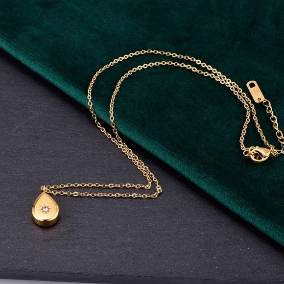 💧Insta 18K gold teardrop 🌟 star necklace - Picture 11 of 11